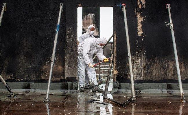 Brandschaden. Polygon reinigt nach einem Feuer und mindert Sekundäreffekten wie Schäden durch Rauch, Oxidierung und Löschwasser.
