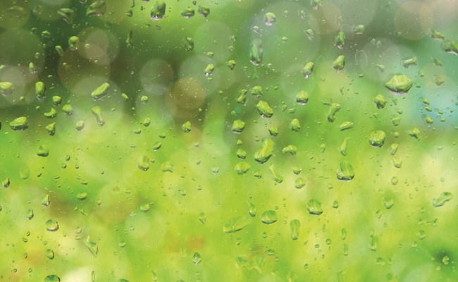 Regendruppels op raam - Klimaatcontrole door Polygon levert het juiste binnenklimaat in iedere situatie