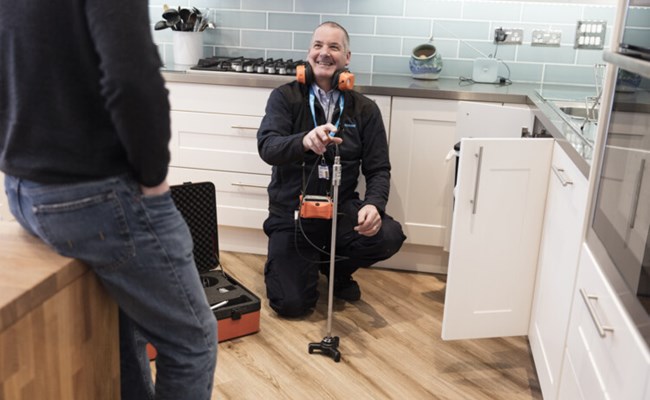 När det oväntade och oönskade händer. Oavsett om det gäller brand, vattenskada eller vandalisering. Vi vet vad som krävs i de olika faserna i återställningsprocessen efter skador. Med erfarenhet, kunskap och resurser finns vi vid din sida genom hela projektet.